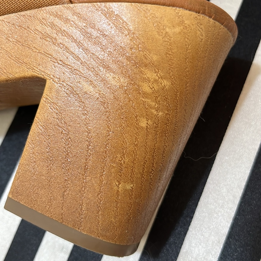 Clogs - Picture 9 of 11